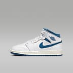 Air Jordan 1 Mid SE Big Kids Shoes. Nike